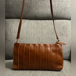 Casual Corner leather shoulder bag convertible to wristlet & clutch